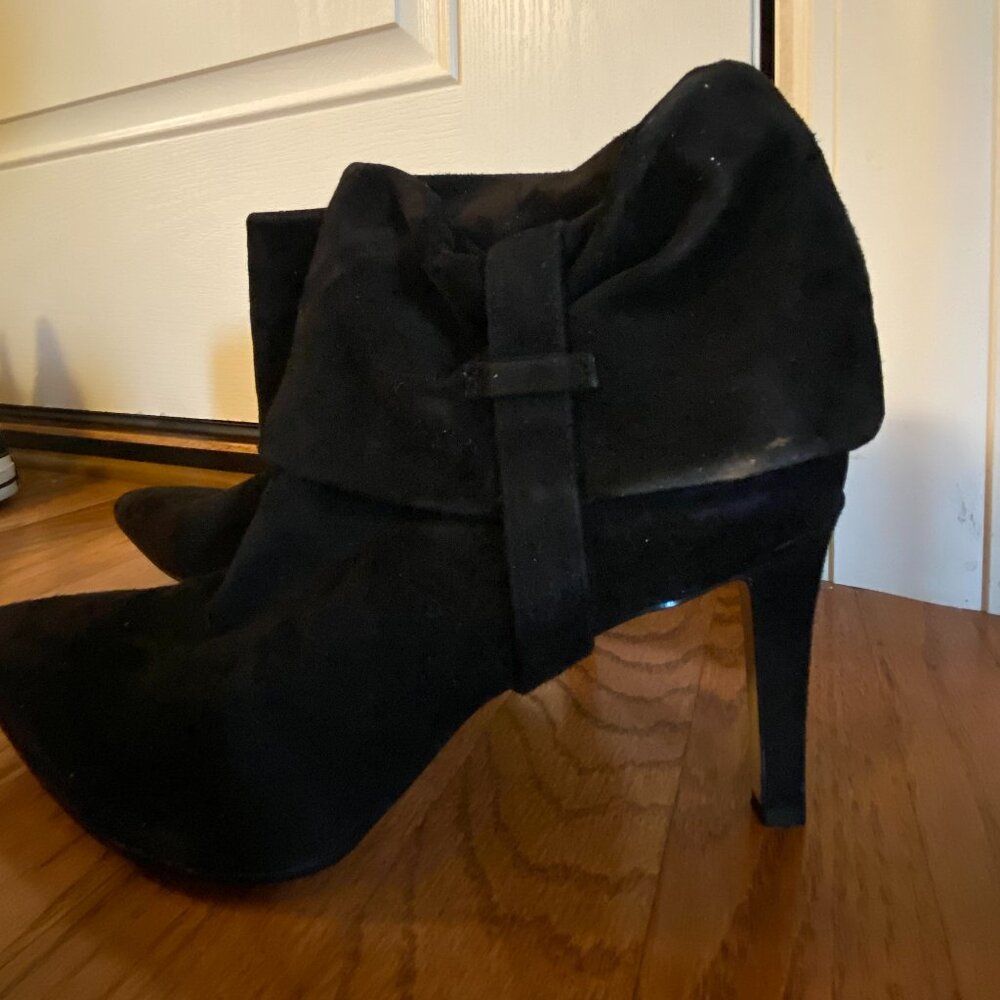 Calvin Klein size 8 Bethany suede black boots